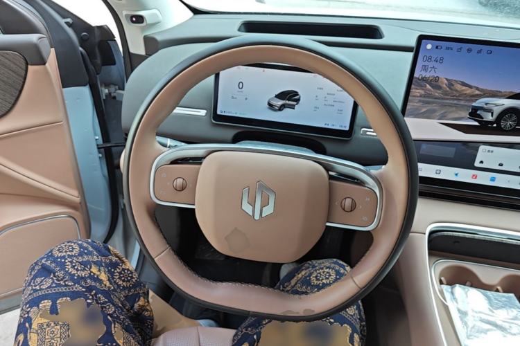 Used Leapmotor C11 2026 All-Electric 640 LiDAR Prestige Edition Steering Wheel