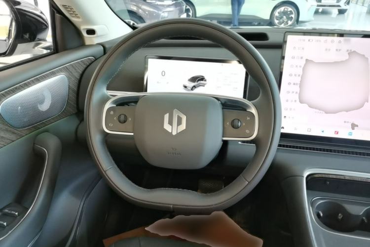 Used Leapmotor C11 2026 All-Electric 640 LiDAR Prestige Edition Steering Wheel