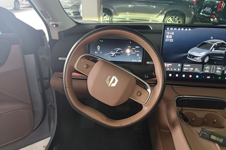Used Leapmotor C11 2026 All-Electric 640 LiDAR Prestige Edition Steering Wheel