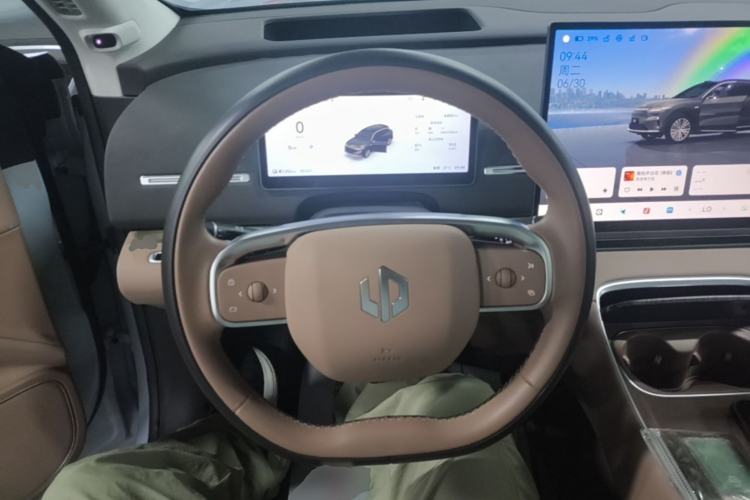 Used Leapmotor C11 2026 All-Electric 640 LiDAR Prestige Edition Steering Wheel