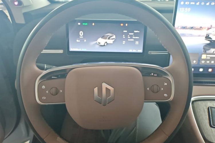 Used Leapmotor C11 2026 All-Electric 640 LiDAR Prestige Edition Steering Wheel