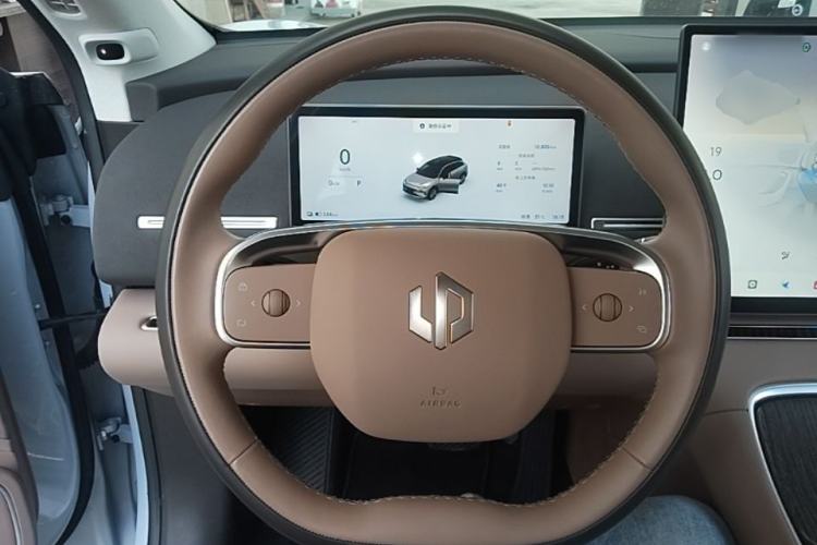 Used Leapmotor C11 2026 All-Electric 640 LiDAR Prestige Edition Steering Wheel