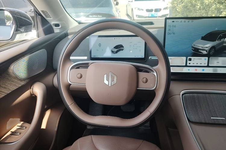 Used Leapmotor C11 2026 All-Electric 640 LiDAR Prestige Edition Steering Wheel