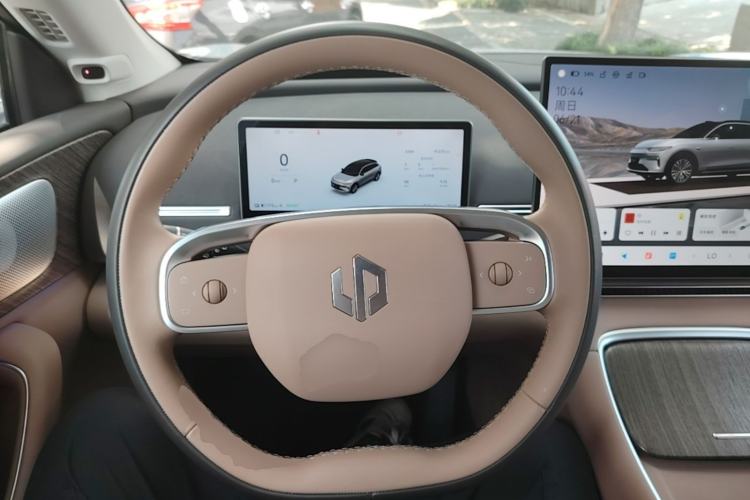 Used Leapmotor C11 2026 All-Electric 640 LiDAR Prestige Edition Steering Wheel