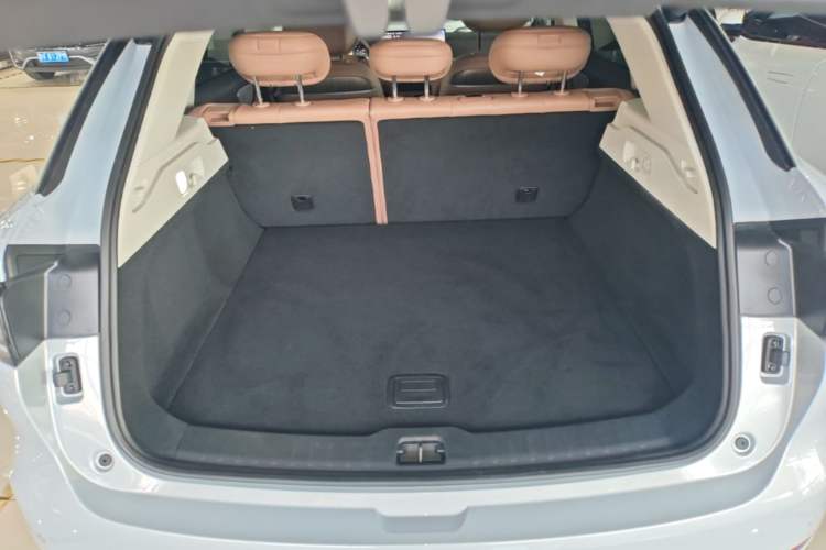 Used Leapmotor C11 2026 All-Electric 640 LiDAR Prestige Edition Trunk