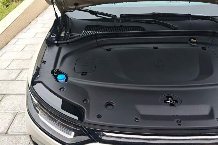 Used Leapmotor C11 2026 All-Electric 640 LiDAR Prestige Edition Engine Bay Right