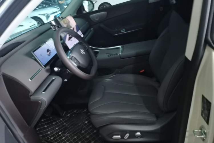Used Leapmotor C11 2026 All-Electric 640 LiDAR Prestige Edition Left Front Seat