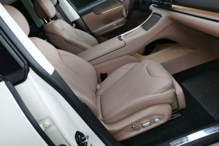 Used Leapmotor C11 2026 Range-Extended 300 LiDAR Prestige Edition Right Front Seat
