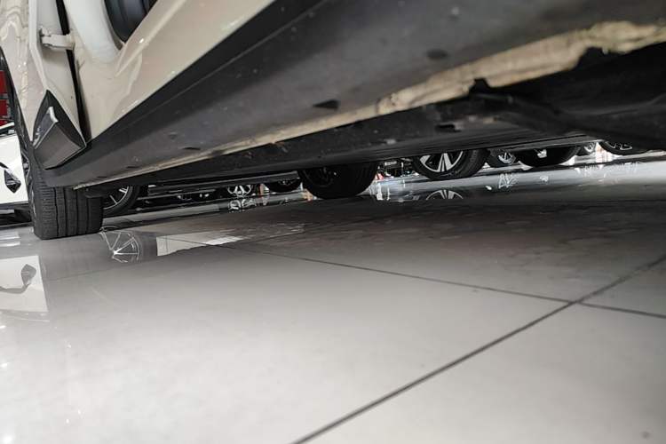 Used Leapmotor C11 2026 All-Electric 640 LiDAR Prestige Edition Right Side Sill