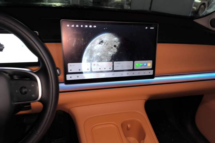 Used Leapmotor C16 2024 Range-Extended 200 Luxury Edition Audio And AC Panel