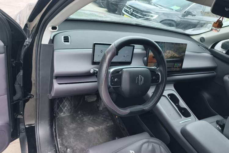 Used Leapmotor C16 2024 All-Electric 580 Luxury Edition Center Console