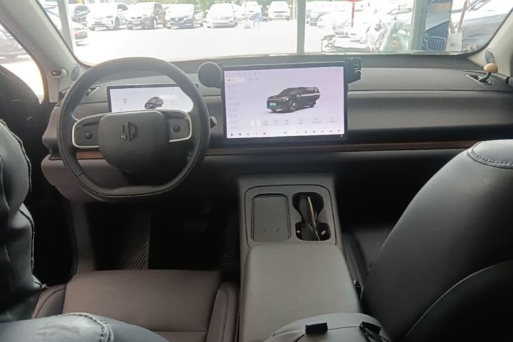 Used Leapmotor C16 2024 Range-Extended 200 Luxury Edition Center Console