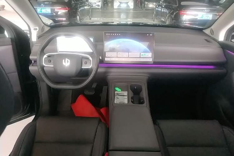 Used Leapmotor C16 2024 Range-Extended 200 Smart Enjoyment Edition Center Console