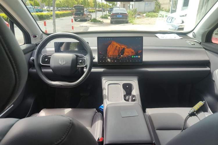Used Leapmotor C16 2024 All-Electric 580 Luxury Edition Center Console