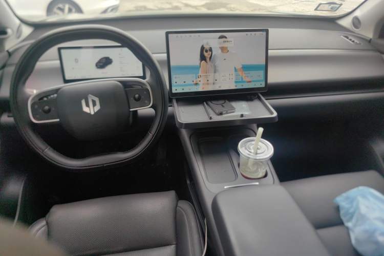Used Leapmotor C16 2024 Range-Extended 200 Luxury Edition Center Console