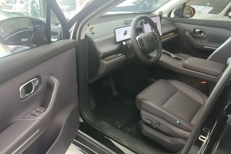 Used Leapmotor C16 2024 Range-Extended 200 Luxury Edition Driver Seat