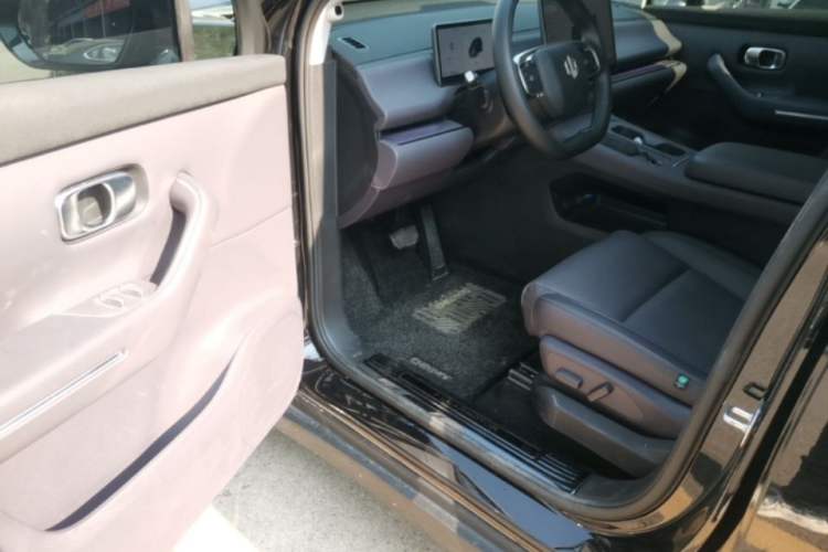 Used Leapmotor C16 2024 All-Electric 580 Luxury Edition Driver Seat