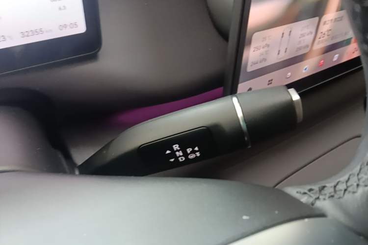 Used Leapmotor C16 2024 Range-Extended 200 Luxury Edition Gear Lever