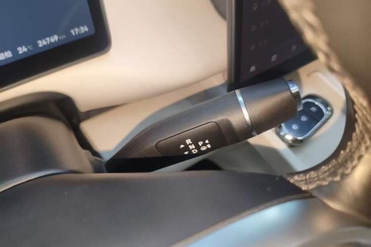 Used Leapmotor C16 2024 Range-Extended 200 Luxury Edition Gear Lever