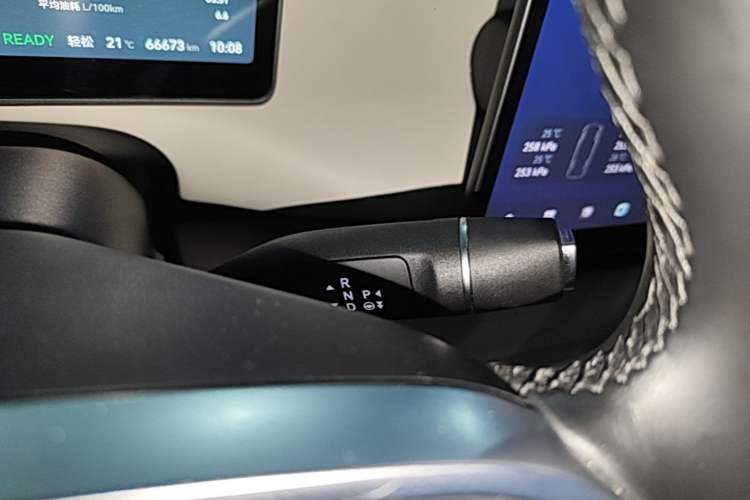 Used Leapmotor C16 2024 Range-Extended 200 Luxury Edition Gear Lever