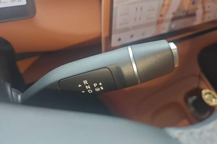 Used Leapmotor C16 2024 Range-Extended 200 Luxury Edition Gear Lever