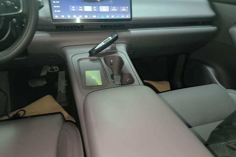 Used Leapmotor C16 2024 Range-Extended 200 Luxury Edition Gear Lever