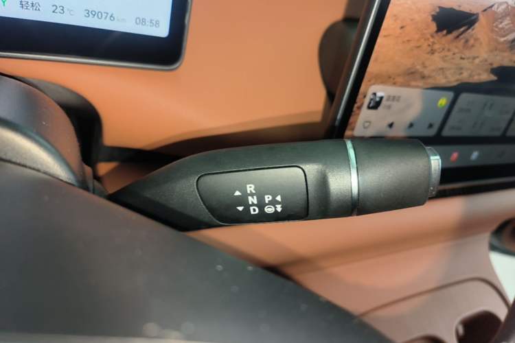 Used Leapmotor C16 2024 Range-Extended 200 Luxury Edition Gear Lever