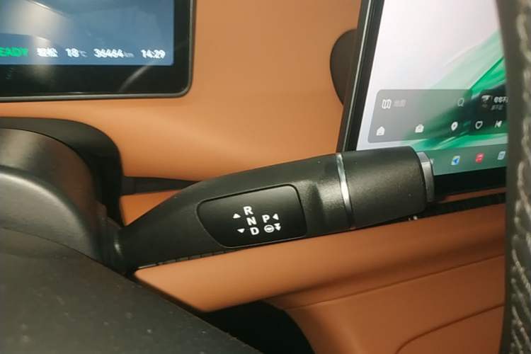 Used Leapmotor C16 2024 Range-Extended 200 Luxury Edition Gear Lever