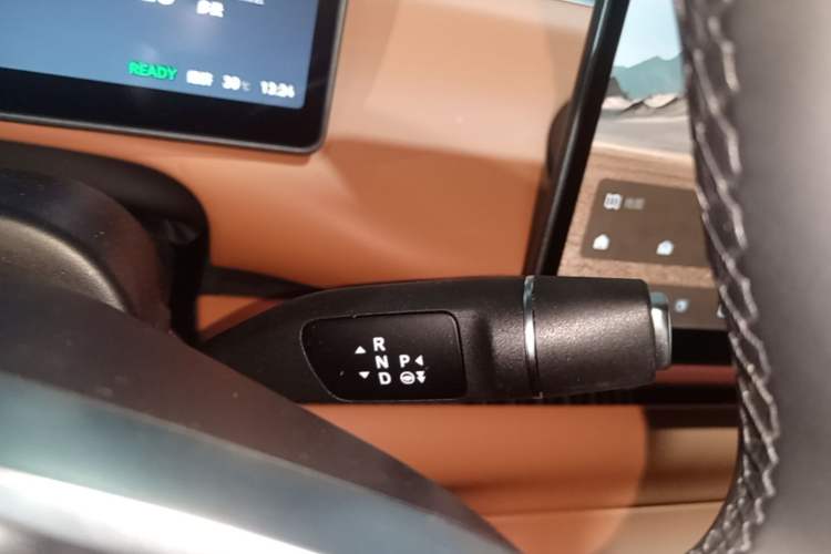 Used Leapmotor C16 2024 All-Electric 580 Luxury Edition Gear Lever