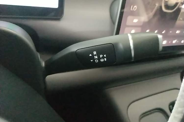 Used Leapmotor C16 2024 Pure Electric 520 Smart Edition Gear Lever