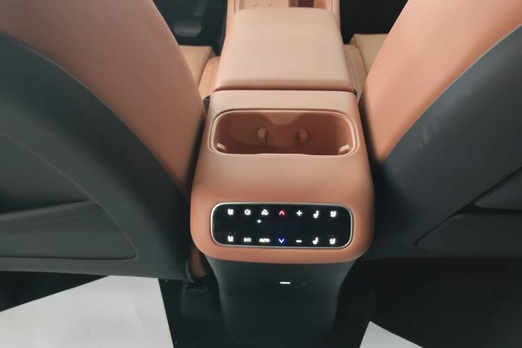 Used Leapmotor C16 2024 Range-Extended 200 Luxury Edition Interior 5