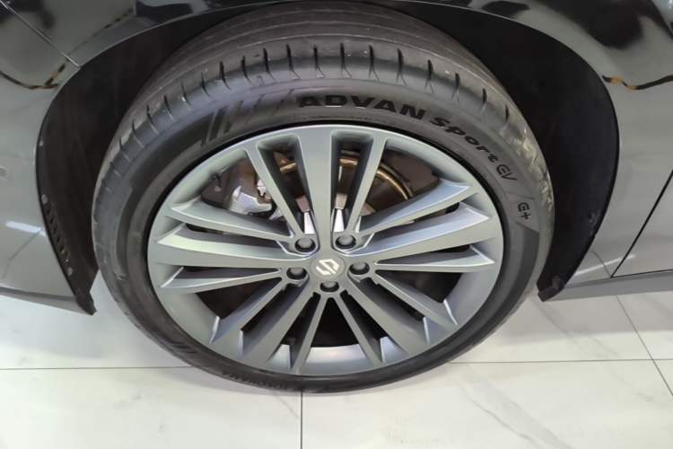 Used Leapmotor C16 2024 Range-Extended 200 Luxury Edition Left Front Wheel Hub