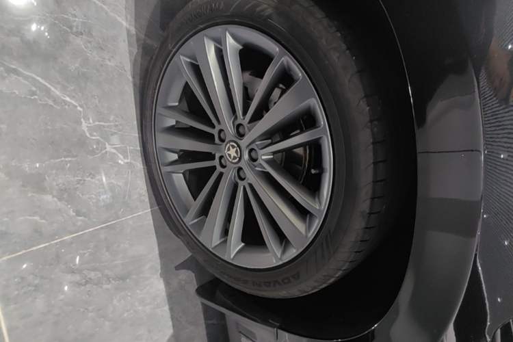 Used Leapmotor C16 2024 Pure Electric 520 Deluxe Edition Left Front Wheel Hub