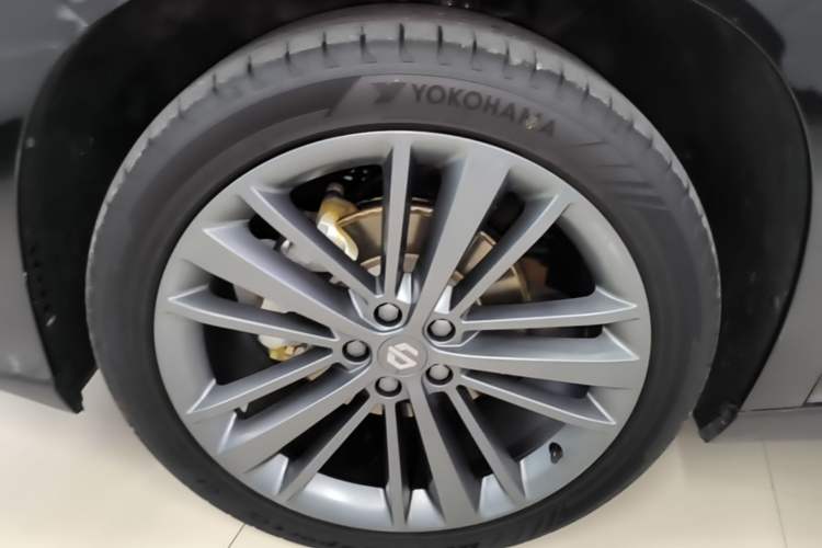 Used Leapmotor C16 2024 All-Electric 580 Luxury Edition Left Front Wheel Hub