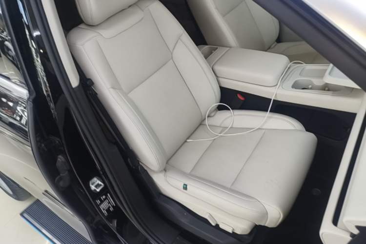 Used Leapmotor C16 2024 Range-Extended 200 Luxury Edition Right Front Seat