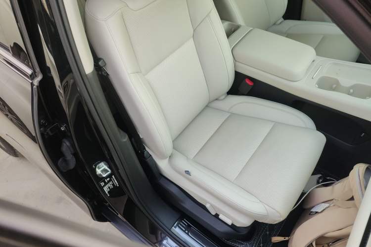 Used Leapmotor C16 2024 Pure Electric 520 Deluxe Edition Right Front Seat