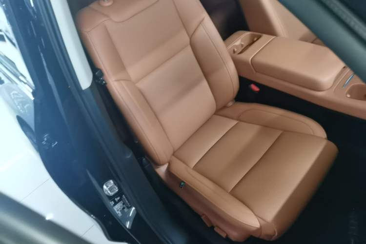 Used Leapmotor C16 2024 Range-Extended 200 Luxury Edition Right Front Seat