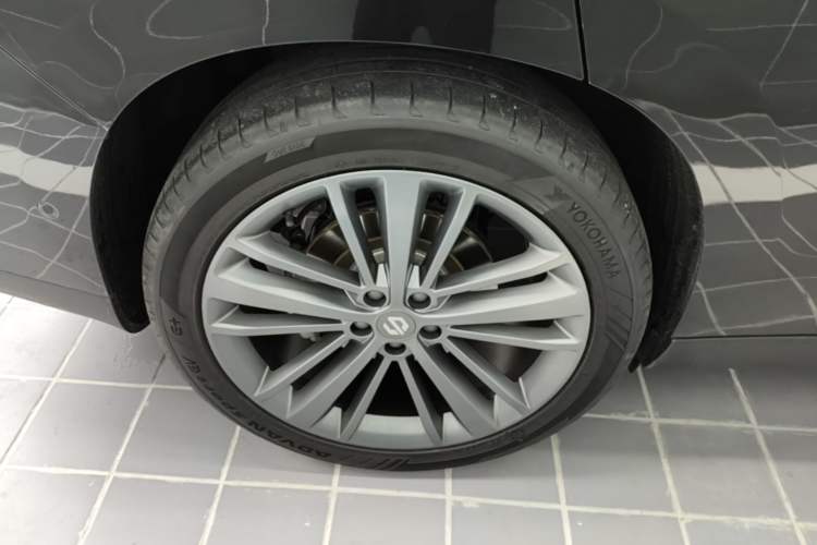 Used Leapmotor C16 2024 Range-Extended 200 LiDAR Edition Right Rear Wheel Hub