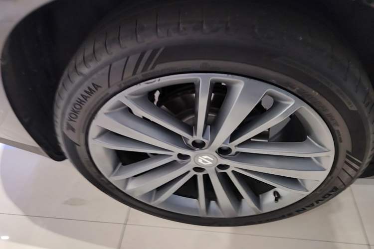 Used Leapmotor C16 2024 Range-Extended 200 Luxury Edition Right Rear Wheel Hub