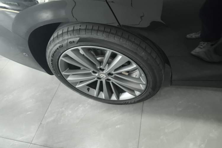Used Leapmotor C16 2024 Range-Extended 200 Luxury Edition Right Rear Wheel Hub