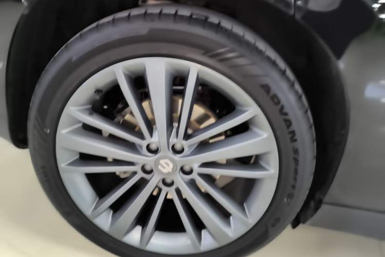 Used Leapmotor C16 2024 All-Electric 580 Luxury Edition Right Rear Wheel Hub