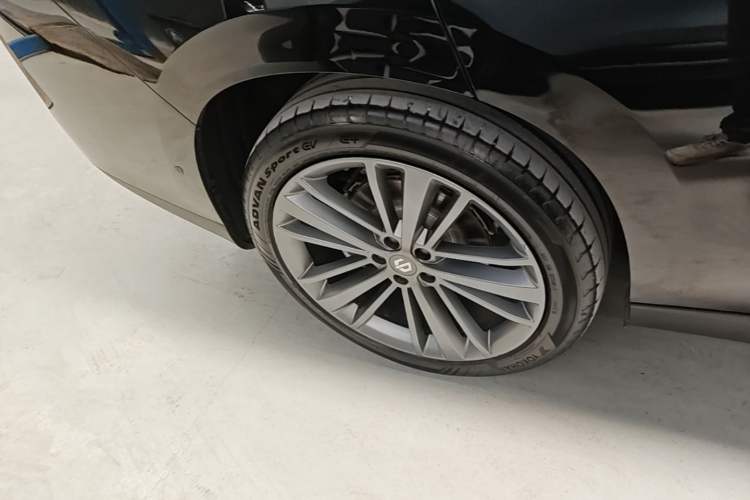 Used Leapmotor C16 2024 All-Electric 580 Luxury Edition Right Rear Wheel Hub