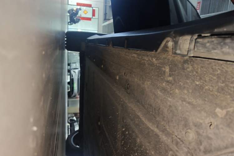 Used Leapmotor C16 2024 All-Electric 580 Luxury Edition Right Side Sill