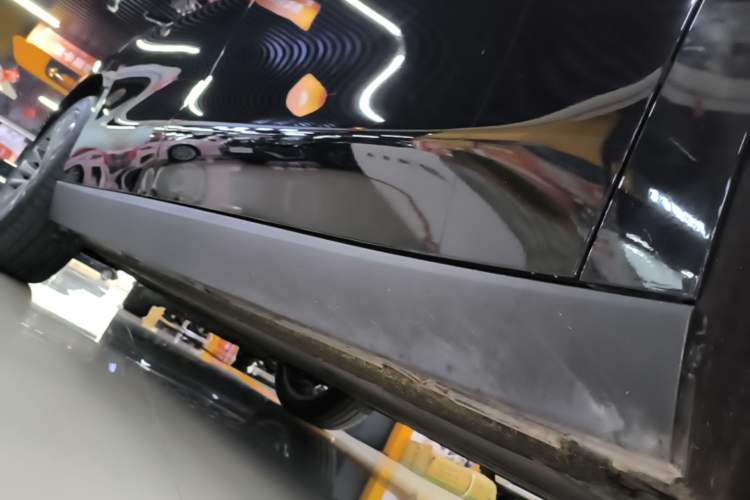 Used Leapmotor C16 2024 All-Electric 580 Luxury Edition Right Side Sill