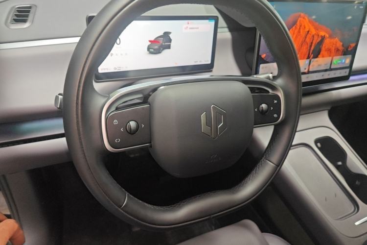 Used Leapmotor C16 2024 Pure Electric 520 Deluxe Edition Steering Wheel