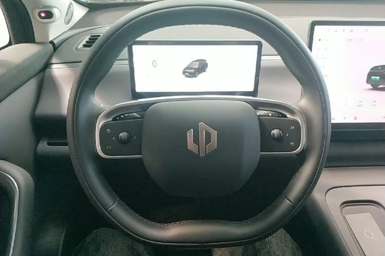 Used Leapmotor C16 2024 Pure Electric 520 Deluxe Edition Steering Wheel