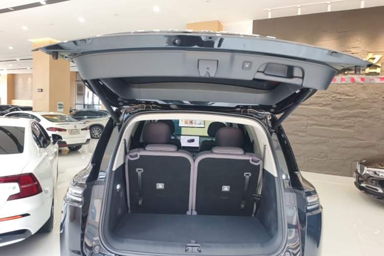 Used Leapmotor C16 2024 Range-Extended 200 LiDAR Edition Trunk