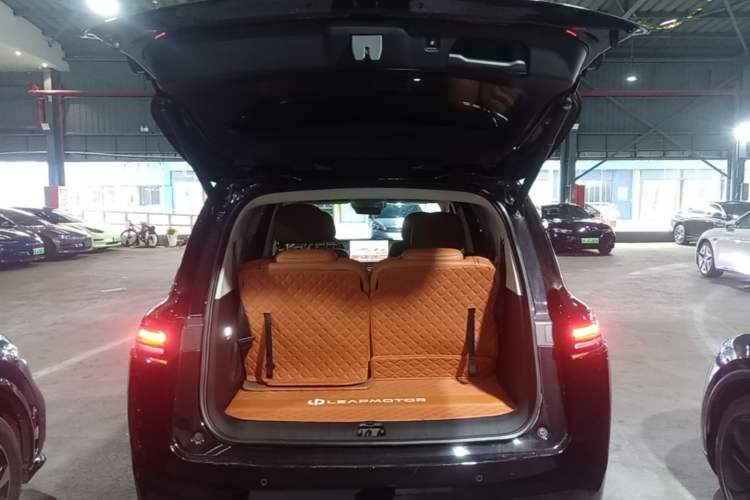 Used Leapmotor C16 2024 All-Electric 580 Luxury Edition Trunk