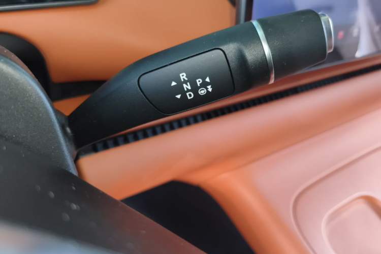 Used Leapmotor C16 2024 Range-Extended 200 Luxury Edition Gear Lever