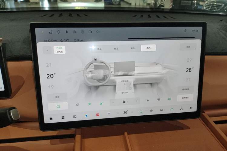 Used Leapmotor C16 2024 Range-Extended 200 Luxury Edition Audio And AC Panel